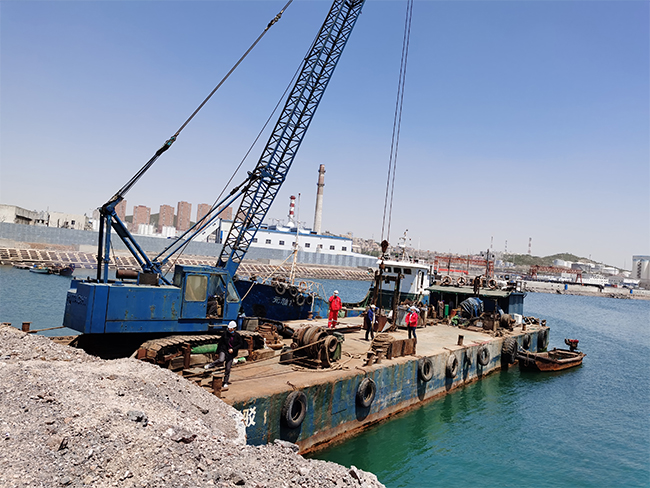 大(dà)連南碼頭海纜鋪設項目順利完工 大連南碼頭(tóu)海纜鋪設項目順利完工