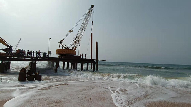 尼日爾-貝寧原油外輸管線項目海上終端工程-近岸段海底管線均已順利拖拉（lā）就（jiù）位