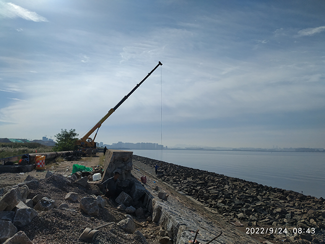 青島膠州灣海底（dǐ）管道浮拖安裝工程順利完工